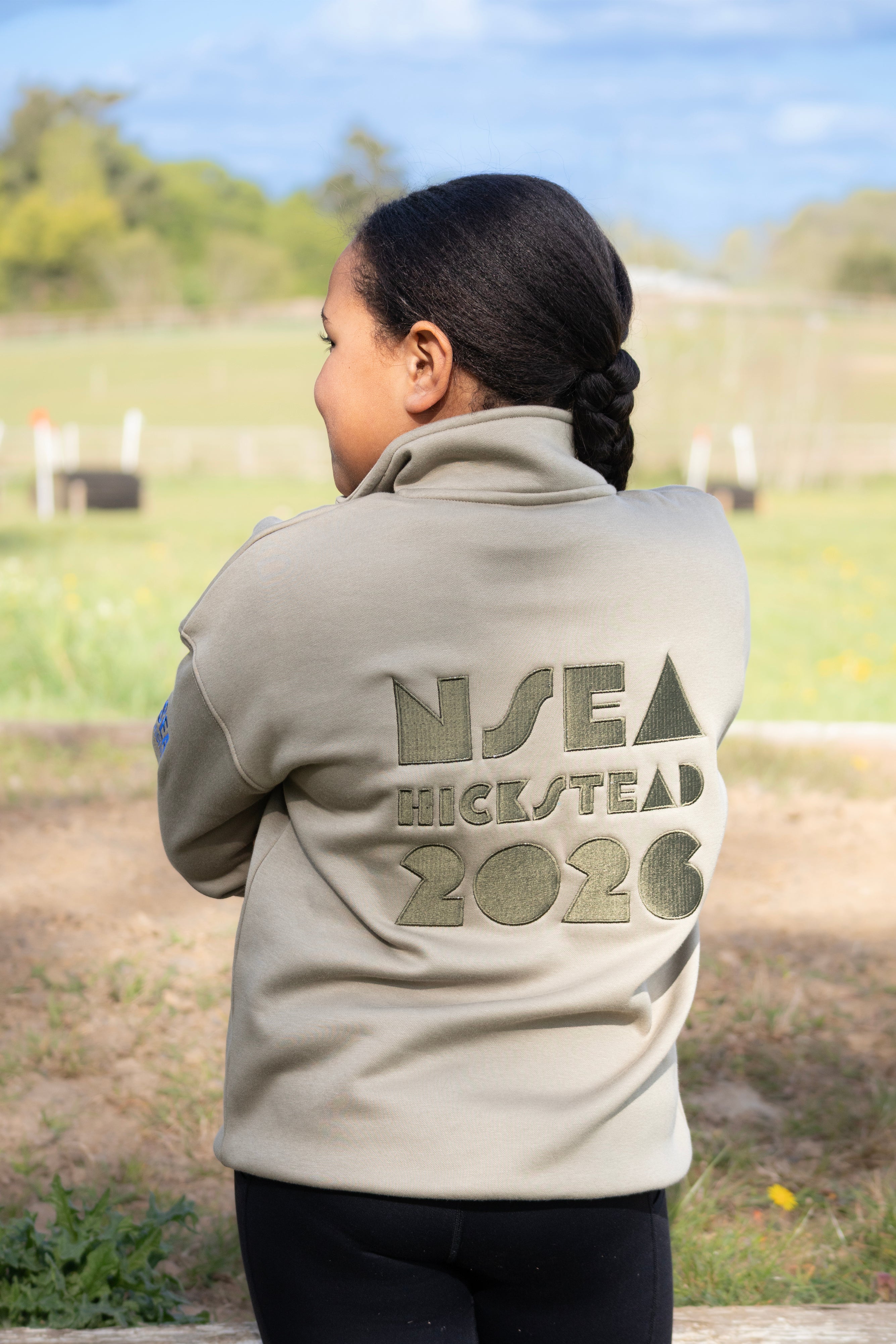 NSEA Hickstead Champs 2026 Half Zip Sweatshirt Pistachio/Khaki logo